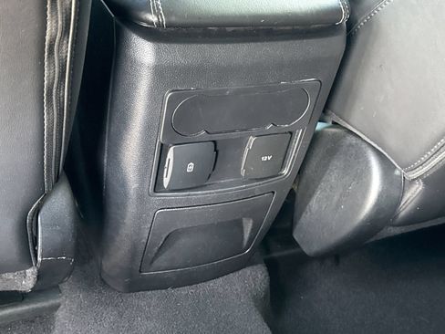 Used 2024 Ford Explorer XLT w/ Equipment Group 202A RWD image 13