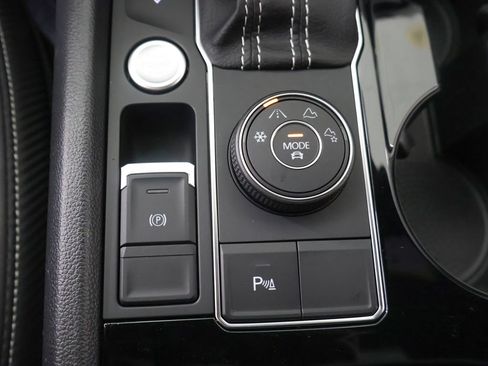 Used 2023 Volkswagen Atlas Cross Sport SEL R-Line AWD/4WD image 56