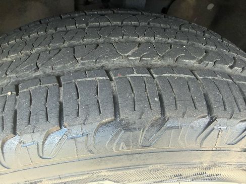 Used 2011 Jeep Grand Cherokee Overland AWD/4WD image 13