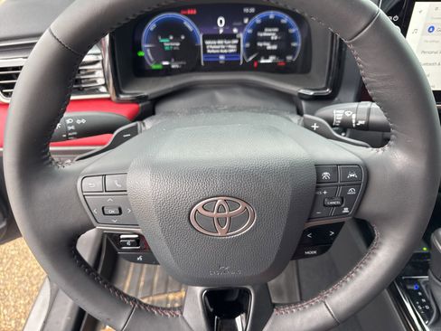 Used 2025 Toyota Camry XSE image 21