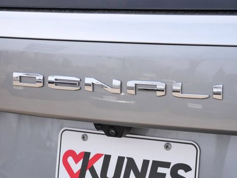 Used 2025 GMC Yukon Denali w/ Sun & Power Step Package AWD/4WD image 12