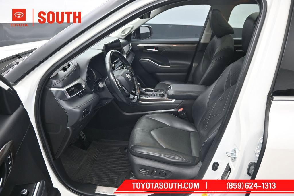 Used 2021 Toyota Highlander Platinum AWD/4WD image 9