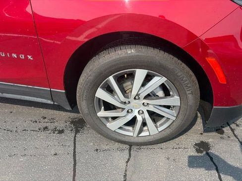 Used 2023 Chevrolet Equinox Premier FWD image 2