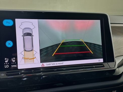 Used 2025 Volkswagen Atlas SE image 23