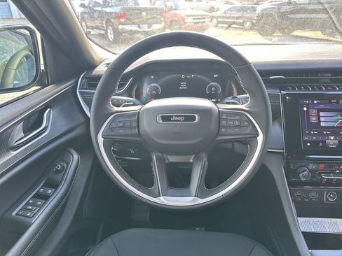 New 2025 Jeep Grand Cherokee L Laredo image 24