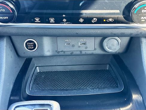 Used 2023 Nissan Rogue SV image 17