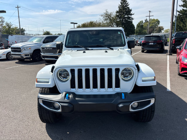 Used 2022 Jeep Wrangler Unlimited Sahara w/ Cold Weather Group AWD/4WD image 9