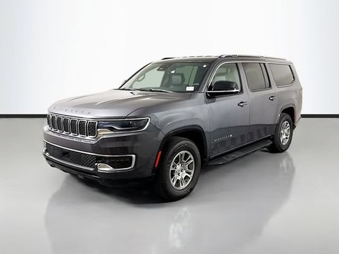 Used 2023 Jeep Wagoneer L 4WD image 3