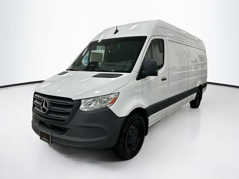 Used 2025 Mercedes-Benz Sprinter 2500 image 3