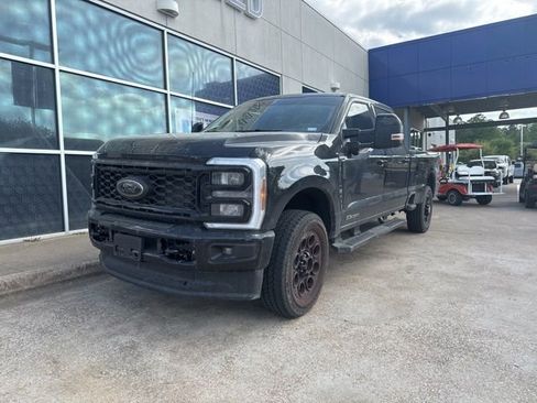 Used 2025 Ford F250 Lariat w/ Black Appearance Package image 4