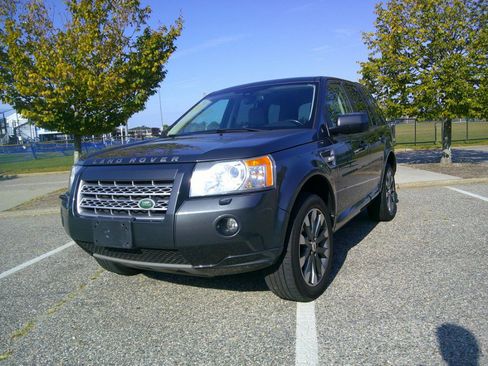 Used 2010 Land Rover LR2 HSE image 14