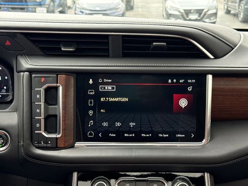 Used 2023 GMC Yukon Denali Ultimate image 18