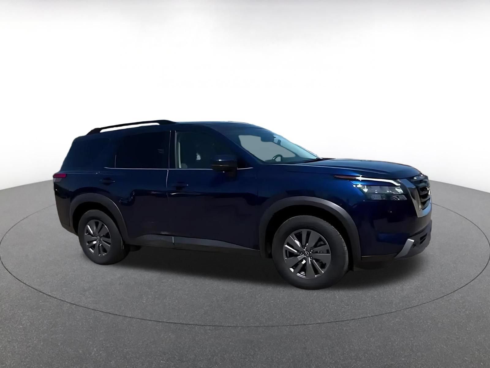 Used 2025 Nissan Pathfinder SV FWD image 2