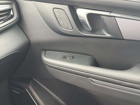Used 2025 Buick Enclave Sport Touring FWD image 19
