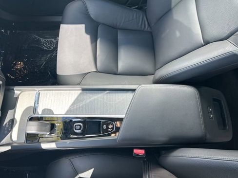 Used 2025 Volvo XC60 B5 Plus AWD/4WD image 26
