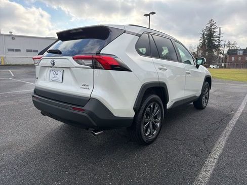 Used 2022 Toyota RAV4 XLE Premium image 9