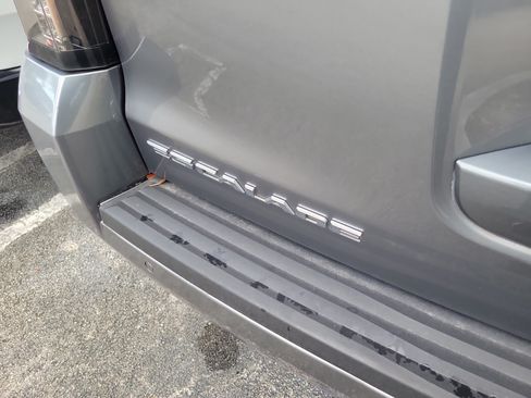 Used 2020 Cadillac Escalade 2WD image 5