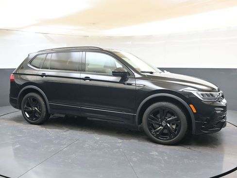Certified 2024 Volkswagen Tiguan SE R-Line image 7
