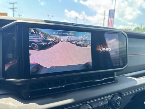 New 2026 Jeep Gladiator Rubicon w/ Steel Power Dome Hood Package AWD/4WD image 13