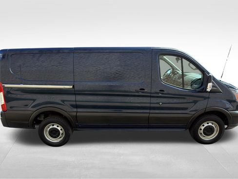 Used 2019 Ford Transit 250 130 Low Roof RWD image 4