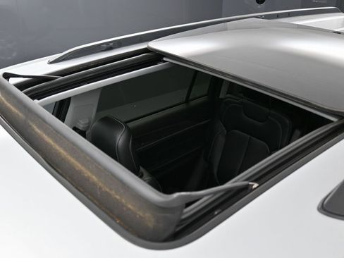 Used 2021 Jeep Grand Cherokee L Limited image 9