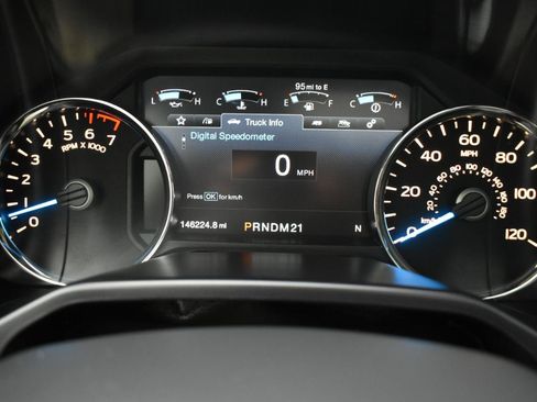Used 2016 Ford F150 Platinum w/ Equipment Group 701A Luxury AWD/4WD image 16