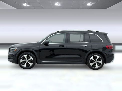 Used 2025 Mercedes-Benz GLB 250 4MATIC image 2