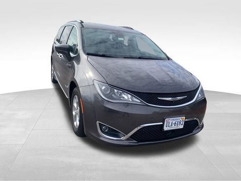 Used 2017 Chrysler Pacifica Touring-L Plus w/ Advanced Safetytec Group image 8