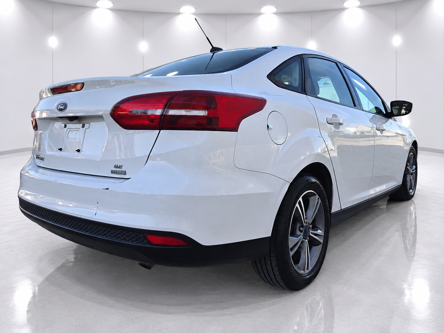 Used 2018 Ford Focus SE w/ SE Appearance Package FWD image 6