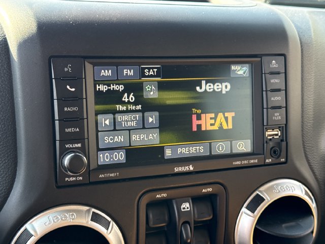 Used 2016 Jeep Wrangler Unlimited Sahara w/ Connectivity Group AWD/4WD image 26