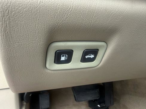 Used 2004 Cadillac XLR RWD image 42