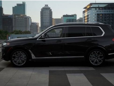 Used 2026 BMW X7 xDrive40i AWD/4WD image 3