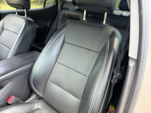 Used 2023 GMC Terrain SLT w/ Tech Package FWD image 14