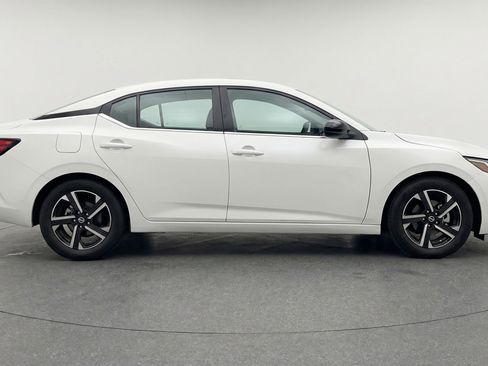 Used 2025 Nissan Sentra SV FWD image 11
