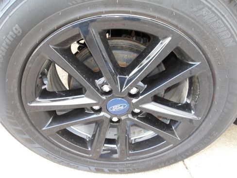 Used 2018 Ford Focus SE w/ Cold Weather Package FWD image 45