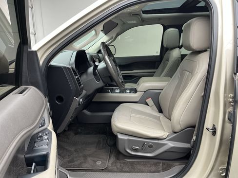 Used 2018 Ford Expedition Max Limited w/ Equipment Group 301A AWD/4WD image 3
