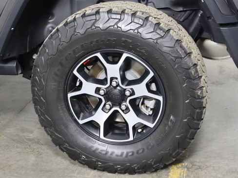 Used 2022 Jeep Wrangler Unlimited Rubicon AWD/4WD image 33