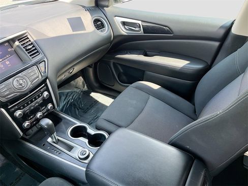 Used 2018 Nissan Pathfinder SV image 21