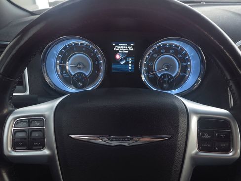 Used 2012 Chrysler 300 RWD image 8
