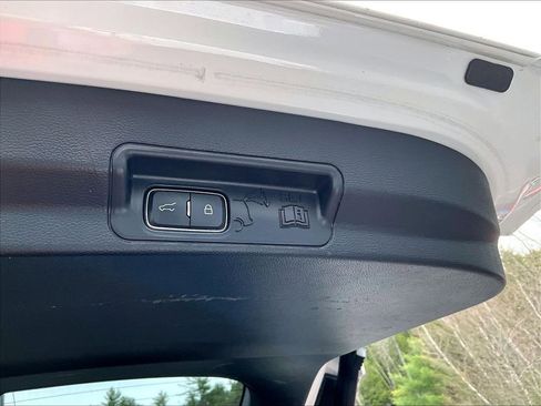 Used 2022 Ford Explorer Platinum w/ Equipment Group 601A AWD/4WD image 26