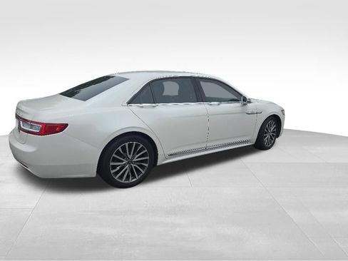 Used 2017 Lincoln Continental Select w/ Climate Package FWD image 3
