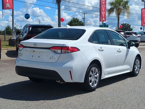 Used 2026 Toyota Corolla LE FWD image 3