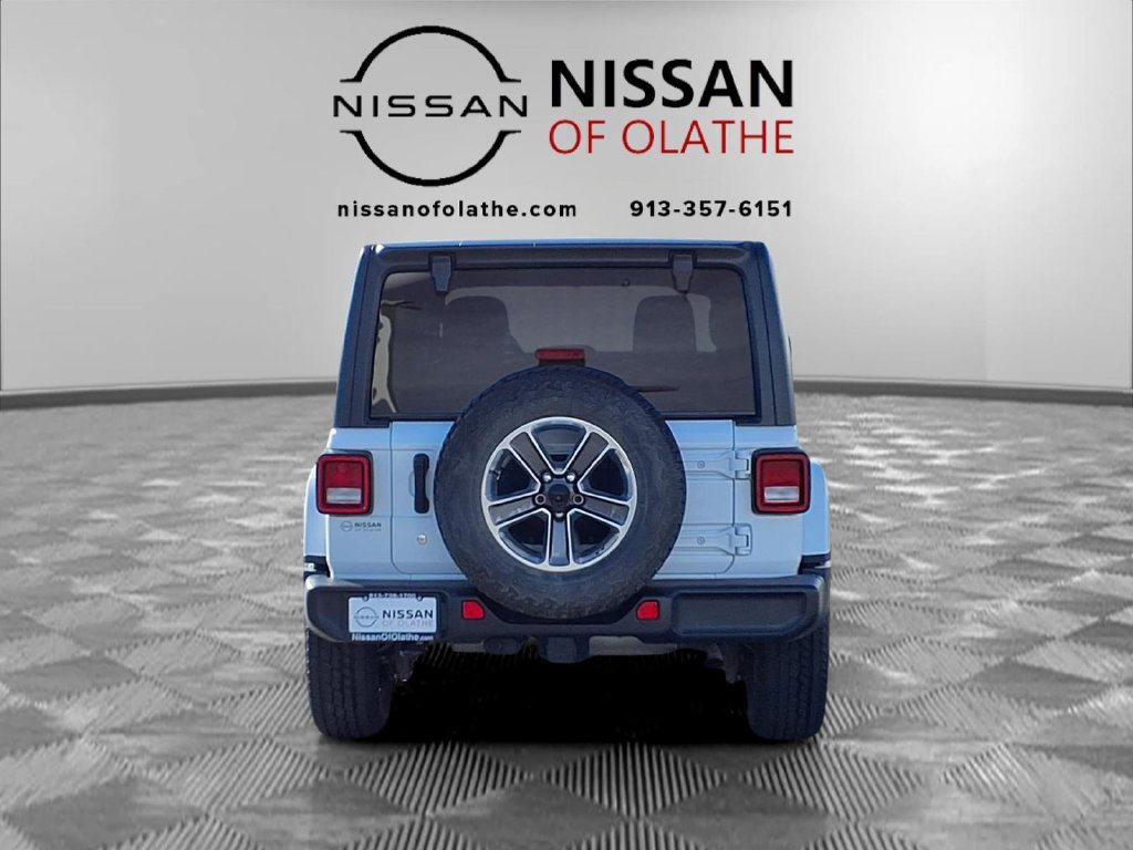 Used 2018 Jeep Wrangler Unlimited Sahara AWD/4WD image 26
