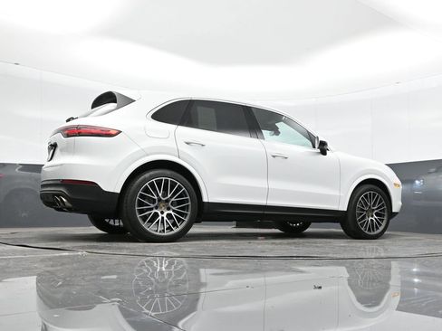 Certified 2021 Porsche Cayenne S image 38