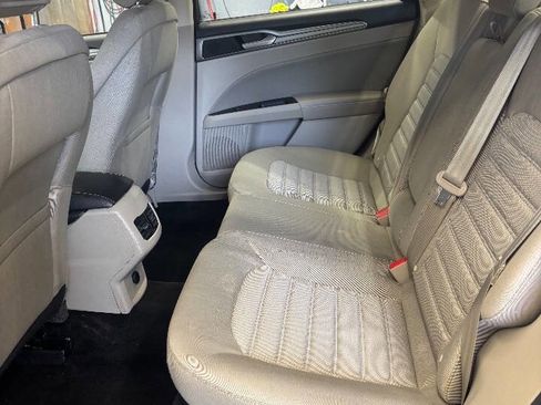 Used 2018 Ford Fusion SE w/ Fusion SE Technology Package image 18