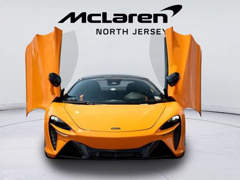 Used 2025 McLaren Artura Spider RWD image 7