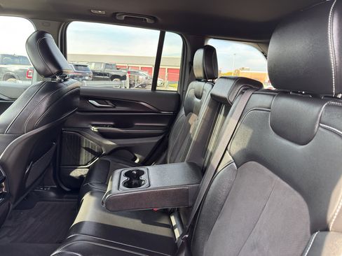 Used 2024 Jeep Grand Cherokee Altitude image 33