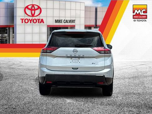 Used 2024 Nissan Rogue SV FWD image 4