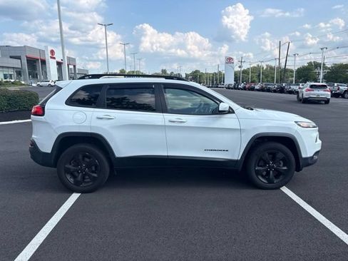 Used 2015 Jeep Cherokee Latitude w/ Cold Weather Group AWD/4WD image 8