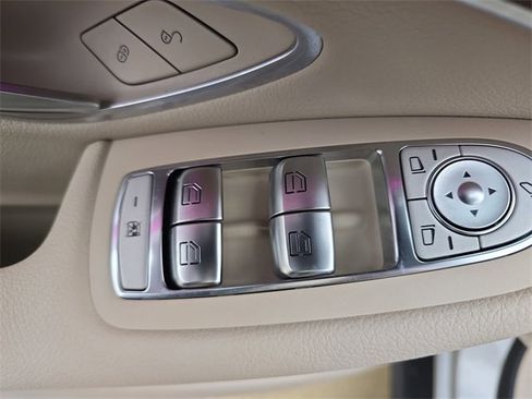 Used 2022 Mercedes-Benz GLC 300 image 31